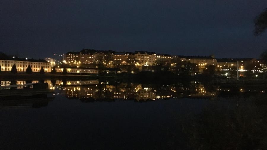 Karlbergssjön i kvällsljus